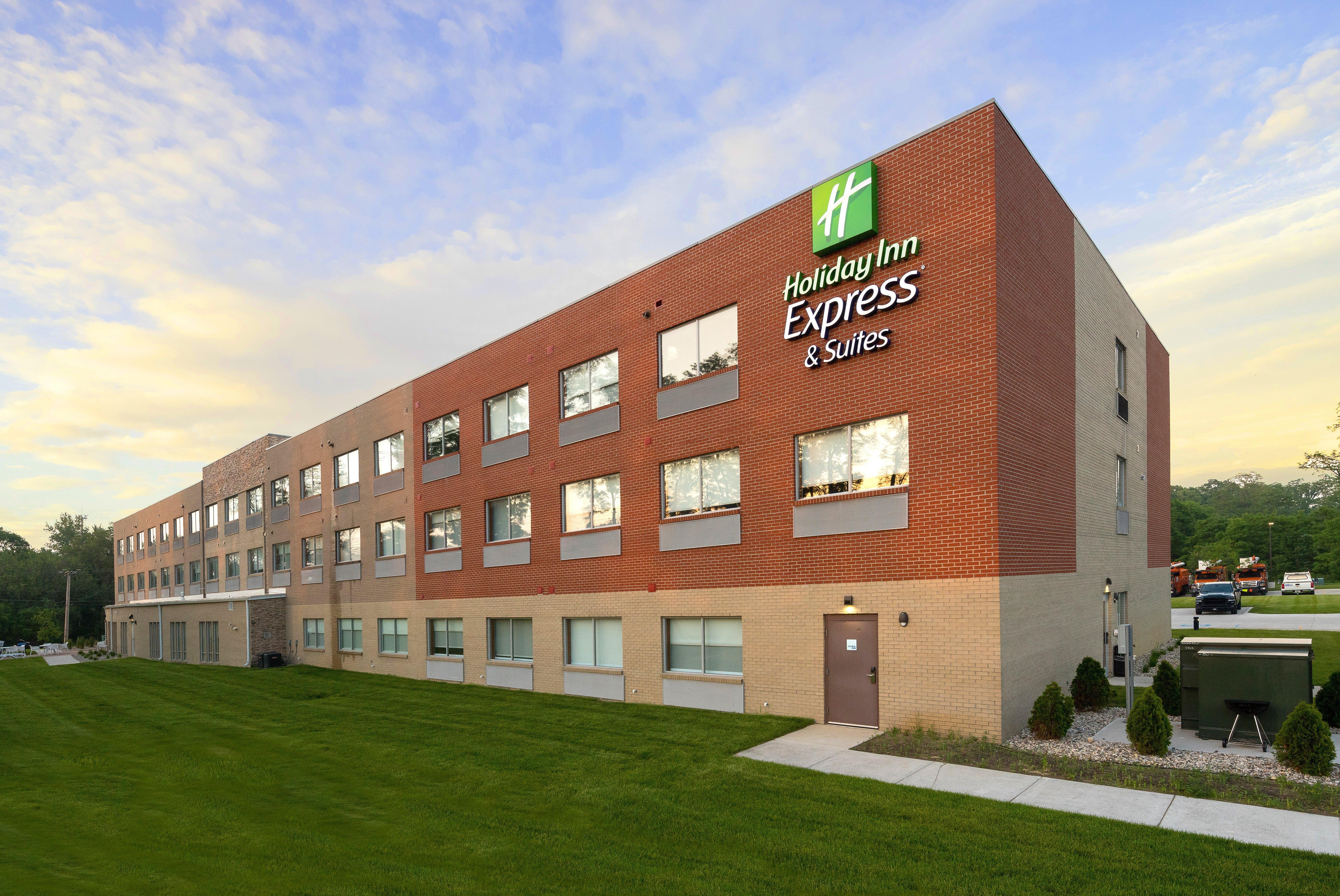 Holiday Inn Express & Suites - Portage By Ihg Exterior foto