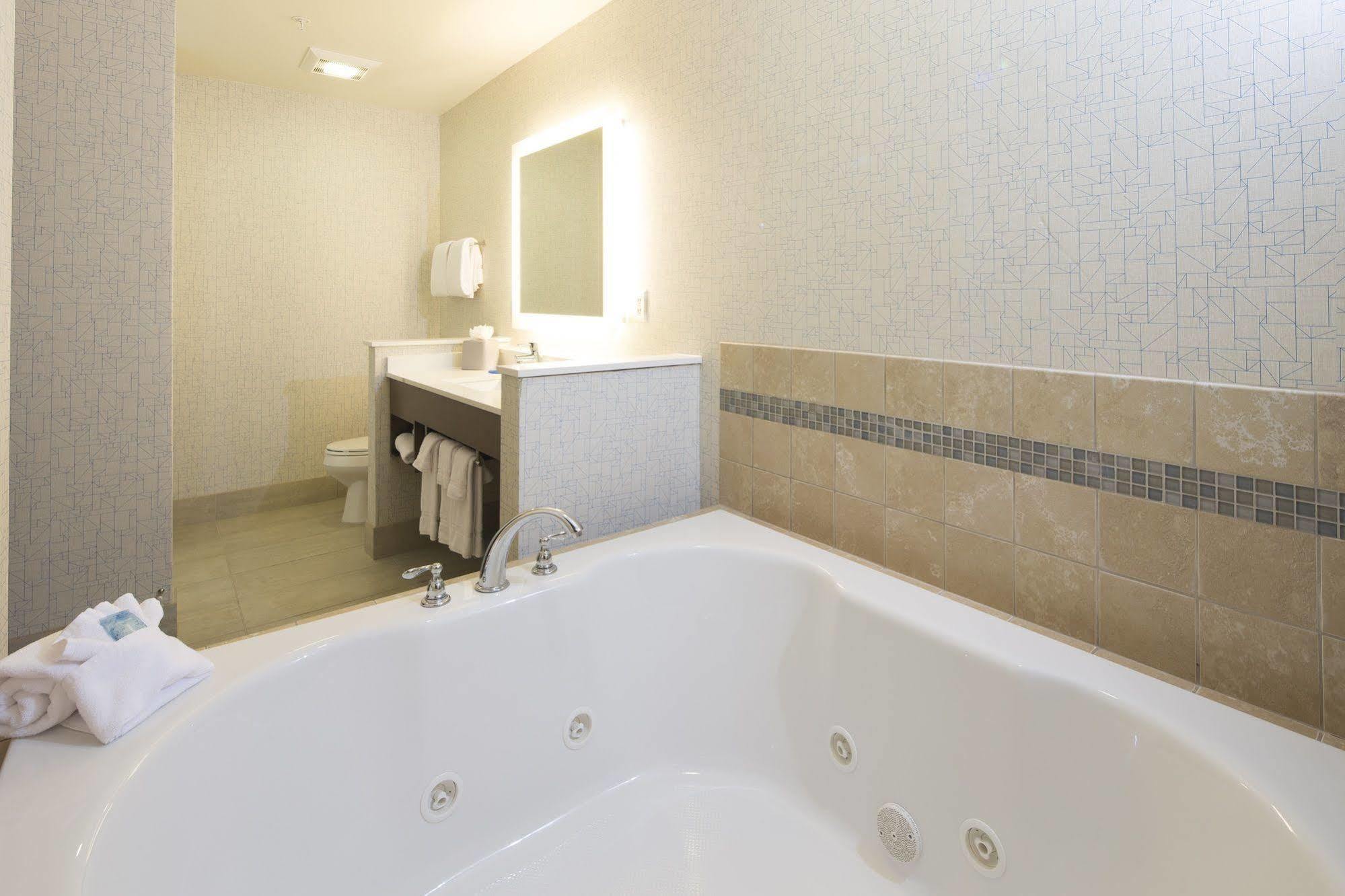 Holiday Inn Express & Suites - Portage By Ihg Exterior foto